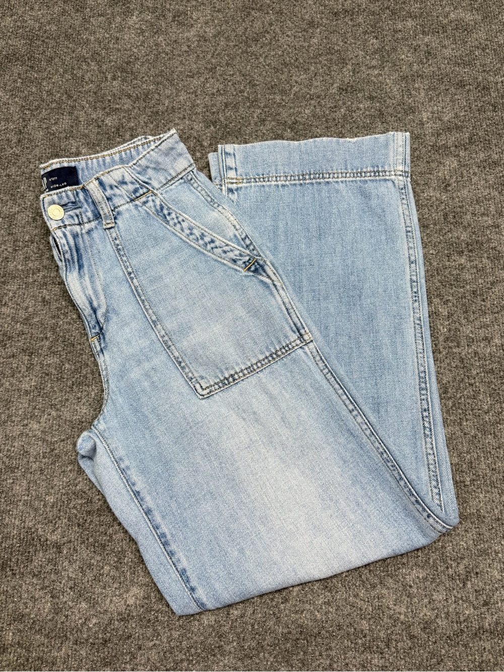 GAP Light Wash Women's Relaxed Jeans